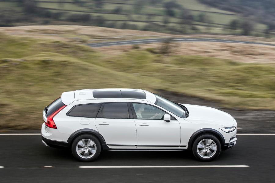  Volvo V90 D4 Cross Country 2017 года  (UK) (фото 23 из 40)